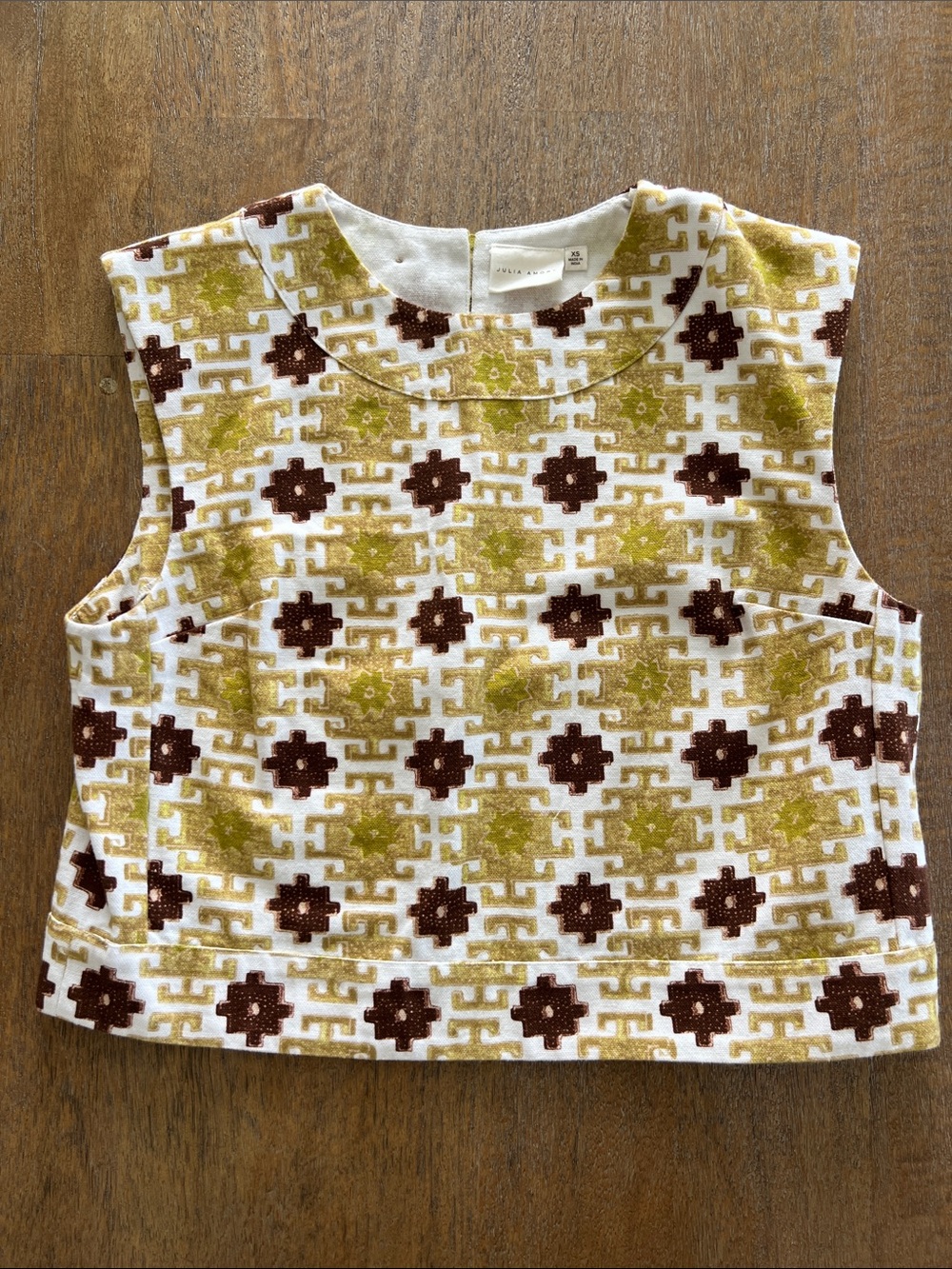 Julia Amory Slim Shell top in Pear Sandstone size XS